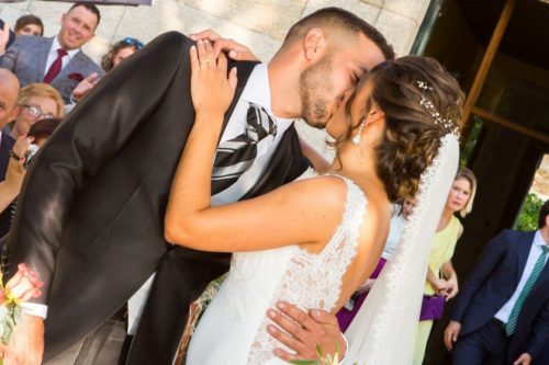 Fotógrafo en Coruña capturando un momento especial en una boda.